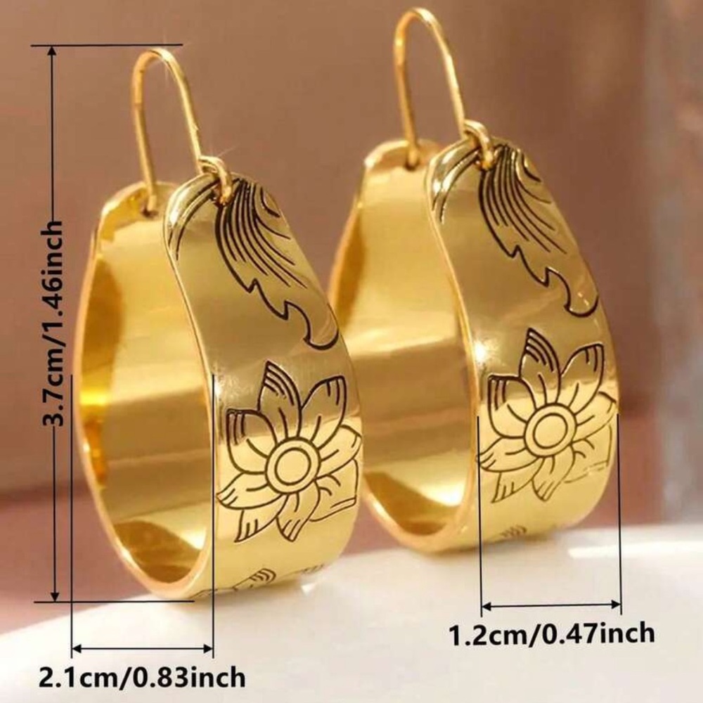 Boreal Gold Engraved Hoop Earrings - Picture 2 of 4